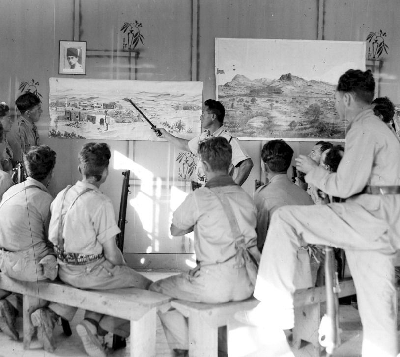 הקורס הראשון למדריכי ארגון ההגנה בפינת השומר סמוך לשייח' אבריק, 1938