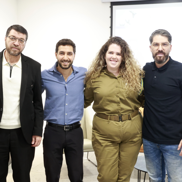 פאנלים מקצועיים