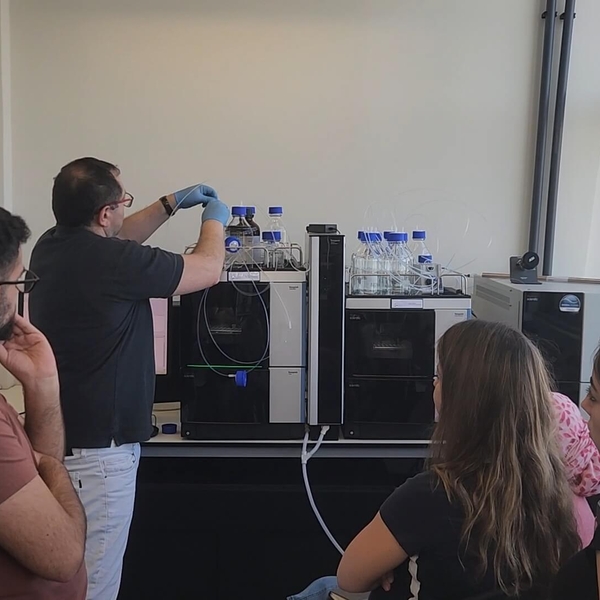Running our first samples in the semi-preparative HPLC-MS! 