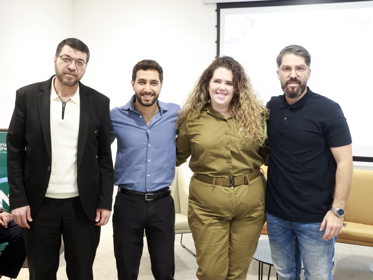 פאנלים מקצועיים